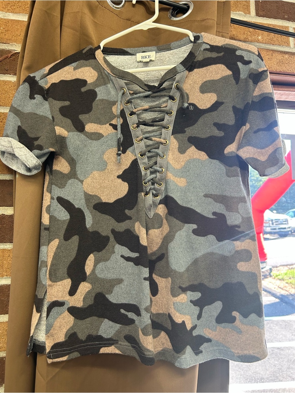 BKE Lace-Up Camo Short Sleeve Top - Gray & Olive XS